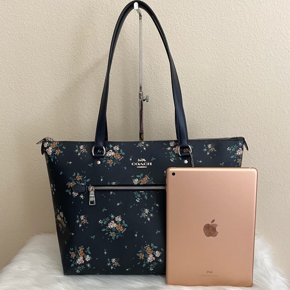 Coach - Picture 2 of 8